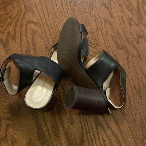 Nine West Like New Chunky Heels, Size 8M, Leather Uppers, ankle straps - Picture 4 of 5